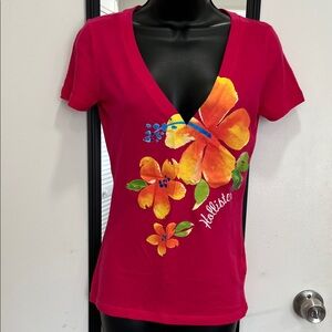 Hollister Women's Pink Floral V-Neck Tee